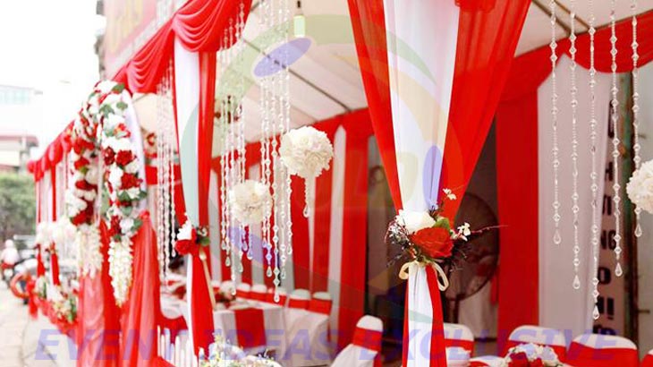 Phong cách cưới trung hoa màu đỏ vẫn là tông màu chính được chọn lựa trong cách bày trí một đám cưới theo phong cách trung hoa